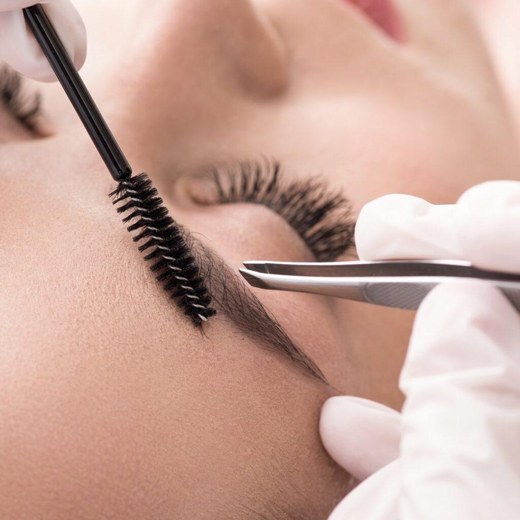Eyebrow Specialist (Powdered Ombre Eyebrows, Nanoblading, Henna Brows Design and Brow Lamination)