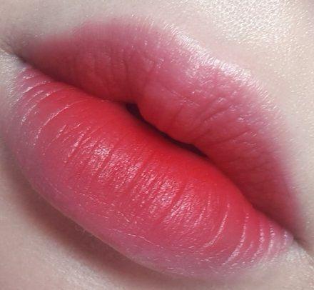 Lip Blushing: The Trendy, Effortless Lip Stain Look You’ll Love